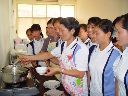 Tạm dừng đưa lao động đi giúp việc Ả rập Xê út với 3 doanh nghiệp